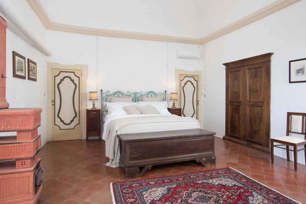 Castello Di Casamassella Bed & Breakfast Phòng bức ảnh